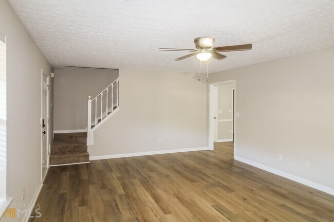 Foto del edificio - 3710 Cobblestone Dr