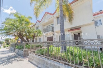 Building Photo - 856 W Beach Ave