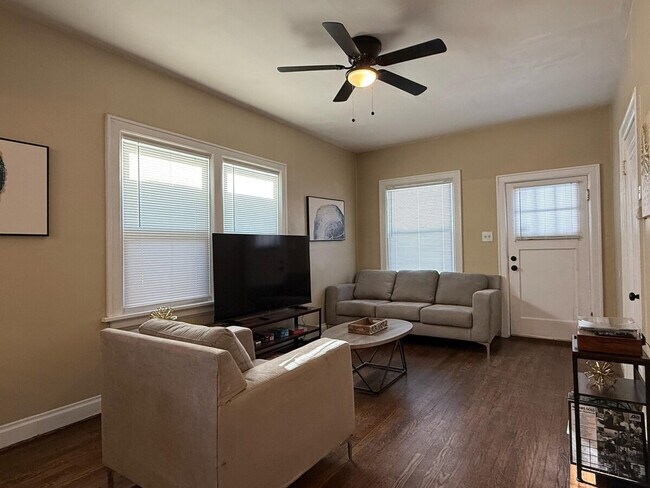 Foto del edificio - 2207 McCausland Ave