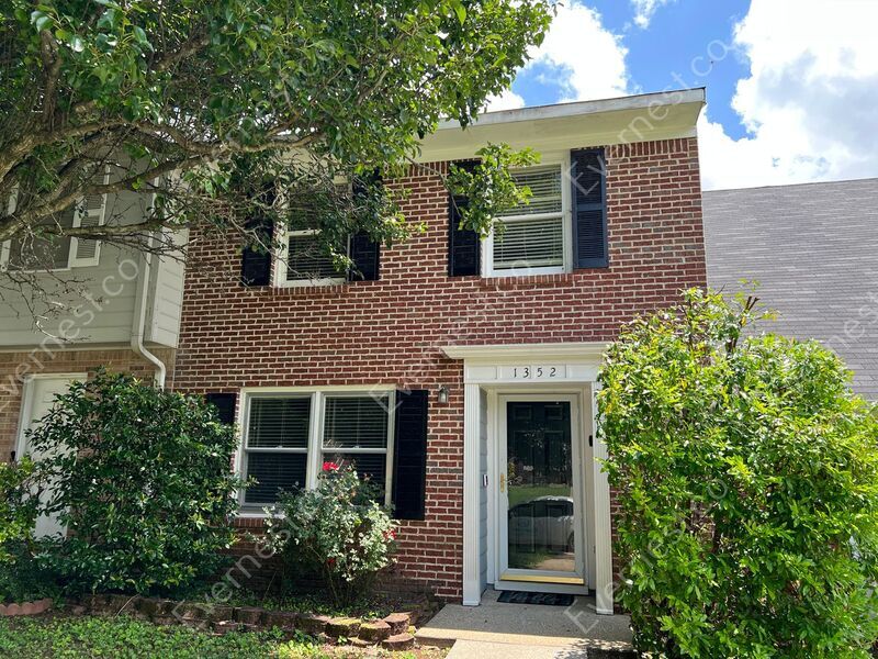 1352 Grayson Valley Pkwy, Birmingham, AL 35235 Townhome Rentals in