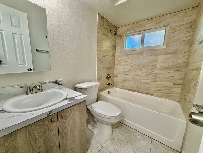 Building Photo - 1st Floor 2 bed 1 Bath Condo - MOVE IN SPECIAL -Apply now & Get Your Application Fee Credited at ...