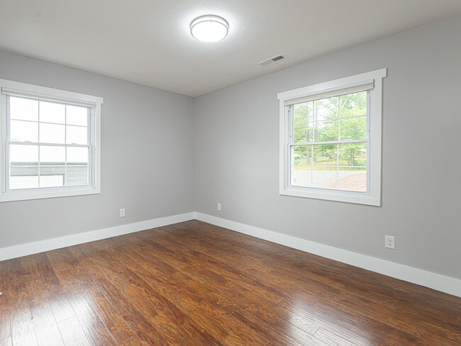 Building Photo - 3 Southwicke Ct