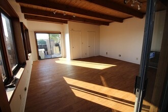Building Photo - 5107 Cass St