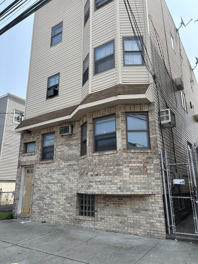 Primary Photo - 82 Prospect Ave