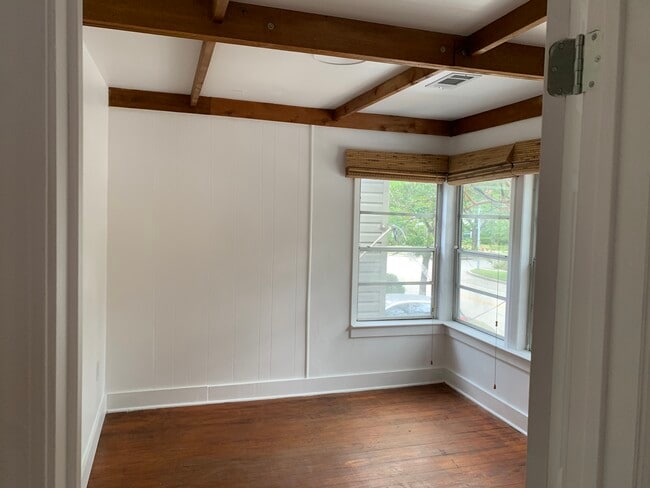 Bexroom 1 - 6310 Greenbriar Dr