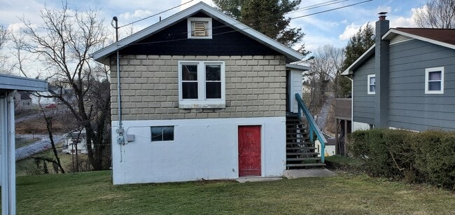 Building Photo - 102 Lauren Ave
