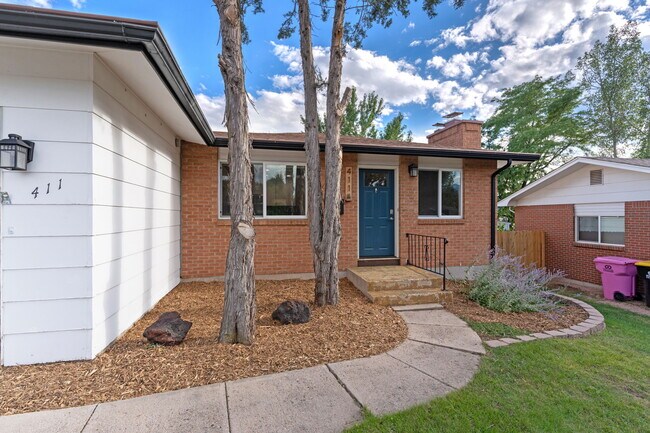 Building Photo - 411 Redwood Dr