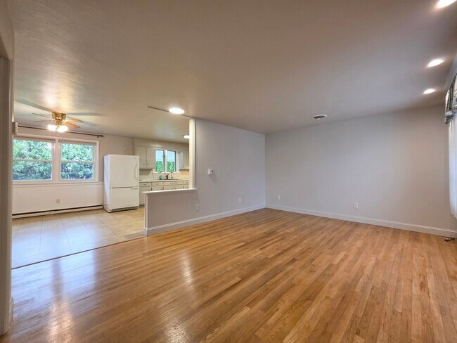 Foto del edificio - 2 Colonial Ave