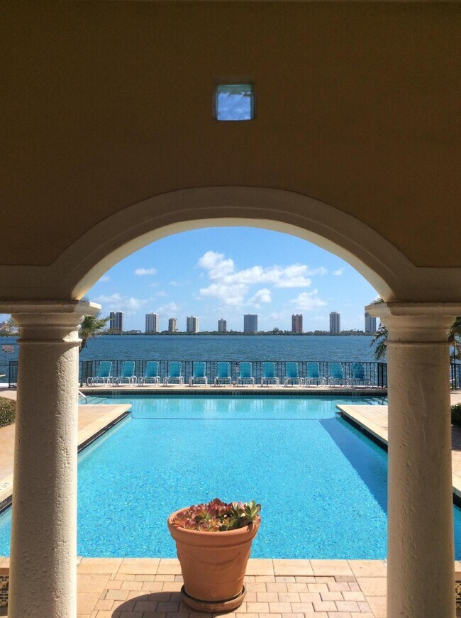 Foto del edificio - 1025 Lake Shore Dr
