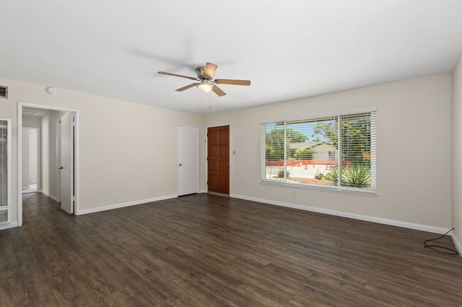 Building Photo - One level single family home in Clairemont...