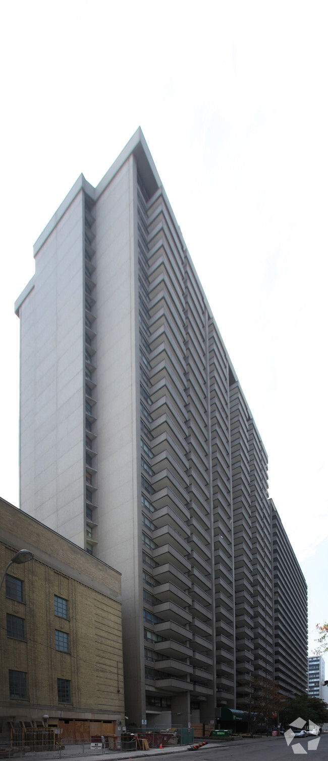 Building Photo - Carlton Court Apartments