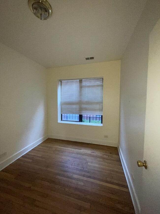 Bedroom - 4926 N Kedzie Ave