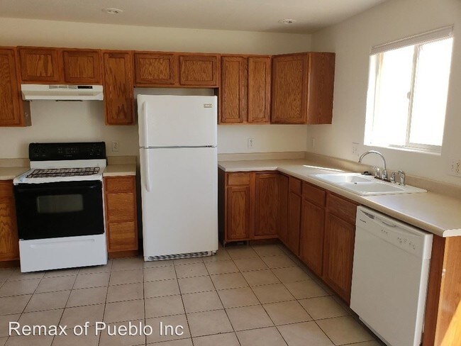 Building Photo - 3 br, 2 bath Apartment - 404 W Coral Dr