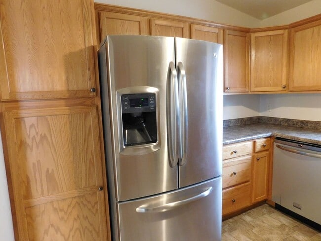 Foto del edificio - Charming 3 Bed, 2 Bath Townhome with Single-Car Garage