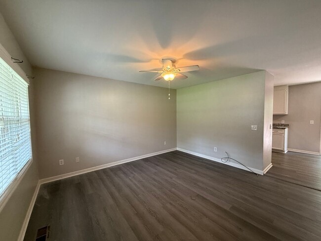 Foto del edificio - Spacious 3 Bedroom, 2 Bath Home with Garag...