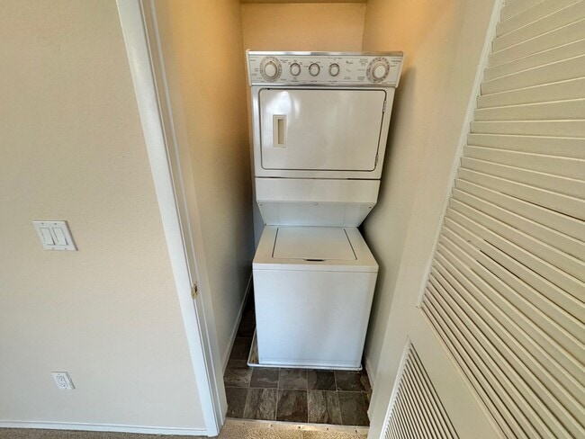 Building Photo - COMFORTABLE 2-BEDROOM CONDO TOWNHOME IN SOUTHWEST LAS VEGAS CONDO