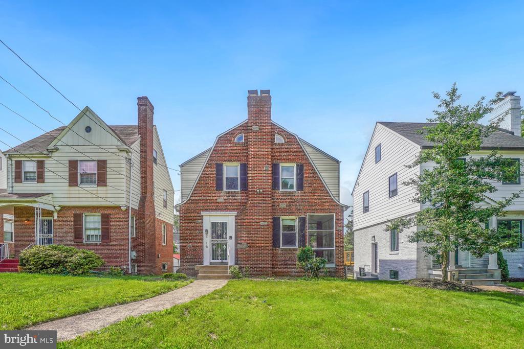 Foto principal - 2615 Otis St NE