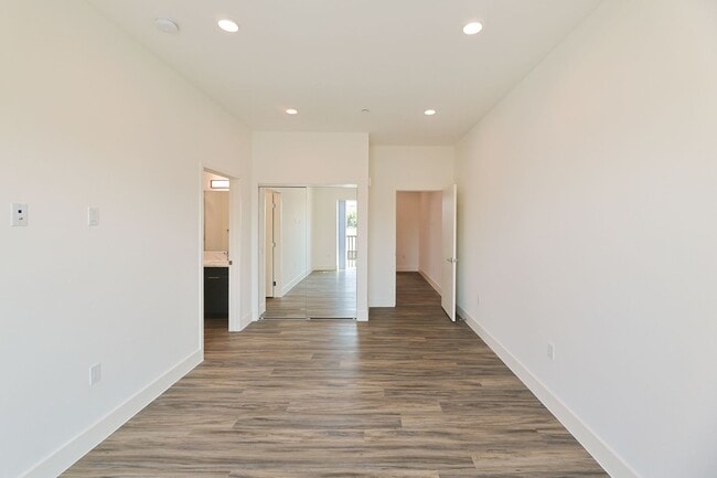 Interior Photo - 4000 Mont Clair Apartments