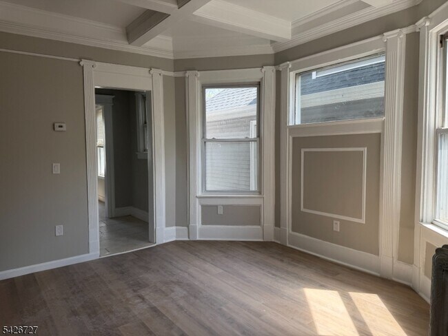 Foto del edificio - 37 Mapes Ave