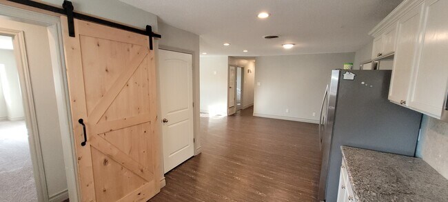 Building Photo - 606 Beaufort Ave