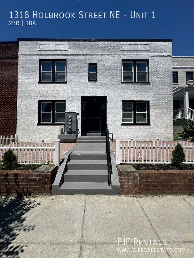 Foto del edificio - 1318 Holbrook St NE