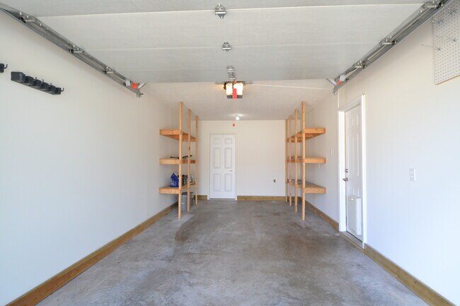 Foto del edificio - 1900 Salter Pl