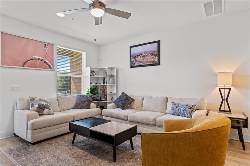 Foto principal - 2516 Simond Ave