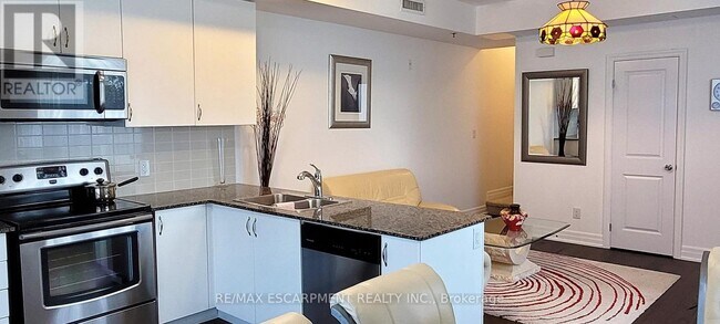 Photo du bâtiment - 736 Sheppard Ave W