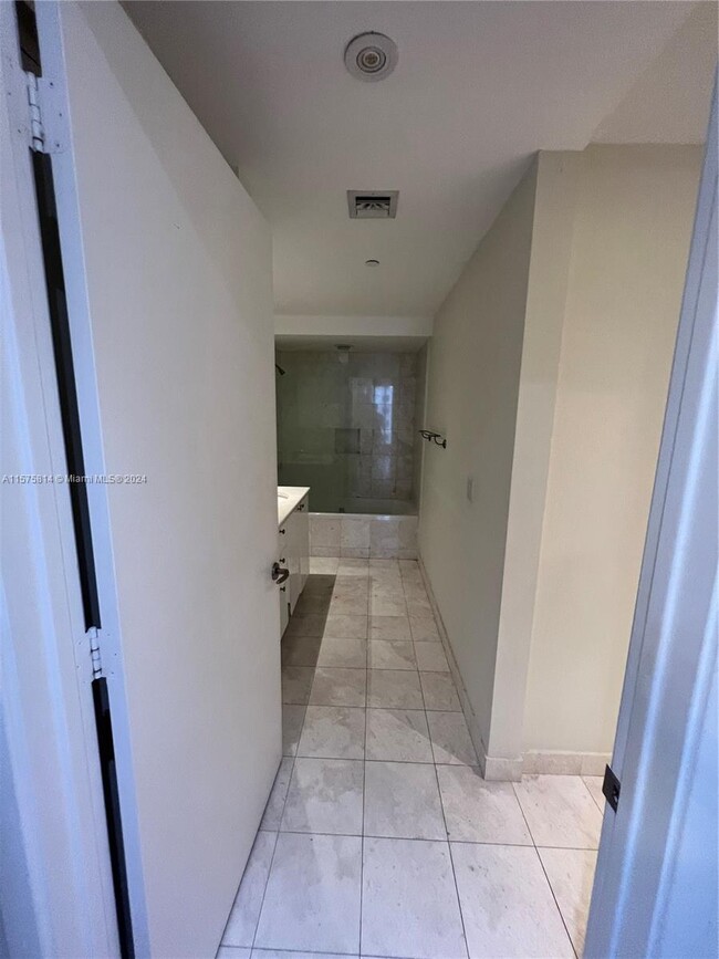 Building Photo - 901 Brickell Key Blvd