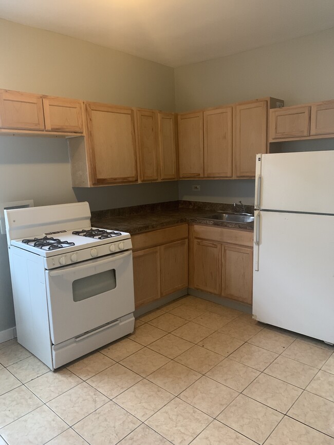 Kitchen - 2018 W 69th Pl