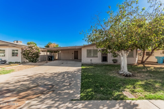 Building Photo - 2409 W Cortez Ave