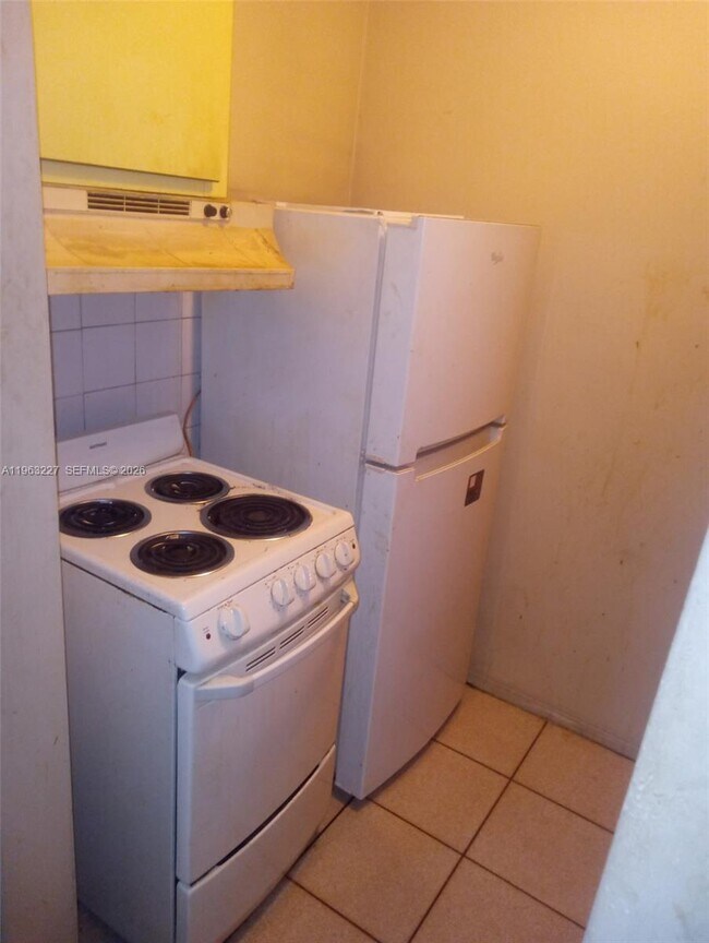 Building Photo - 1925 Harding St