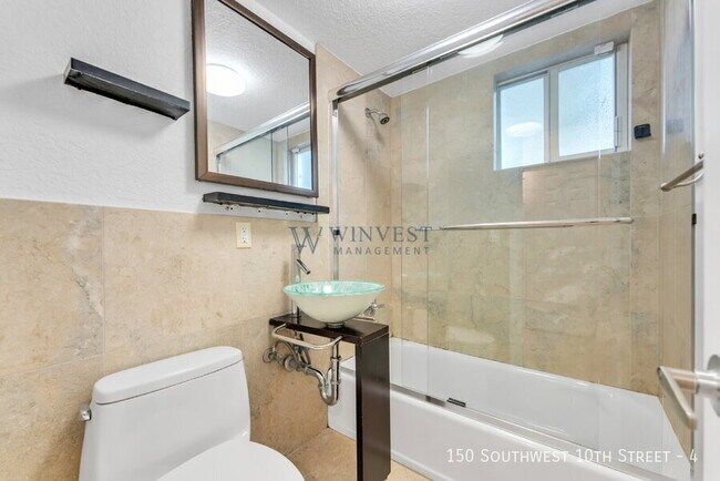 Foto del edificio - 150 SW 10th St