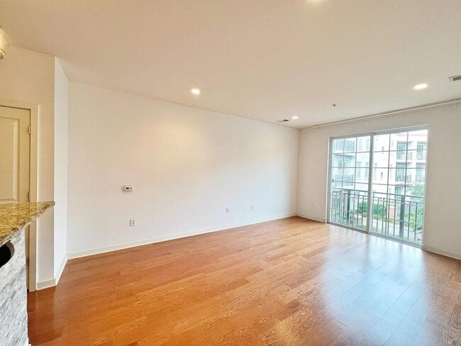 Building Photo - 443 2nd St