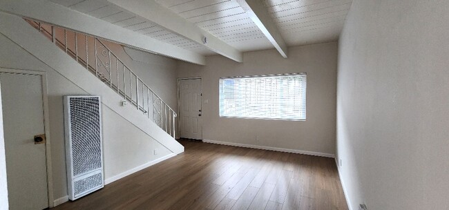 Building Photo - Diamond District Beauty: 2 Bed, 1.5 Bath o...