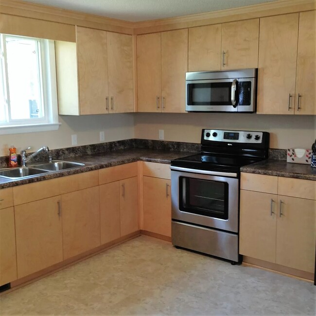 Kitchen - 4210 N Center St