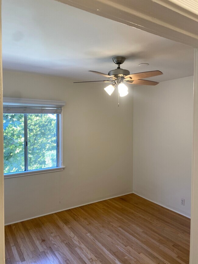 Foto del edificio - 2550 Greenfield Ave