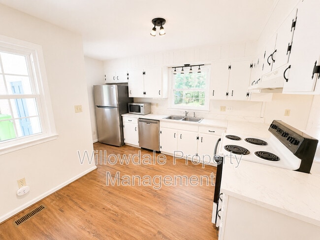 Building Photo - 2312 Sierra Dr
