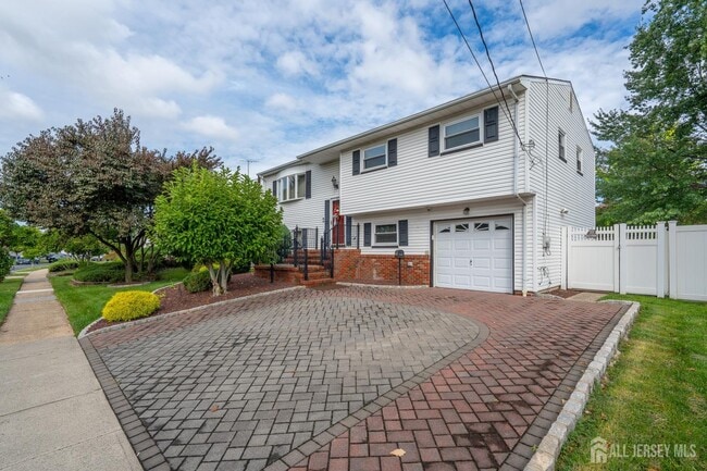 Building Photo - 62 Pinho Ave