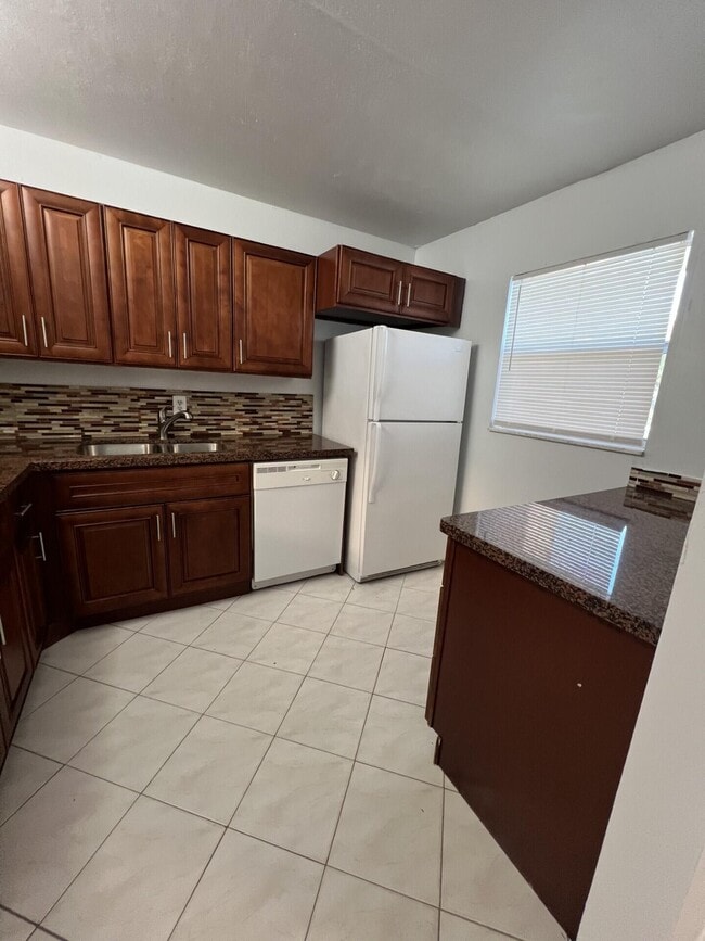 Building Photo - 2800 Fiore Way