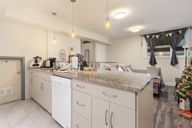 Photo du bâtiment - 476 Sunnyside Av