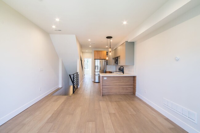 Photo - 2147 N Franklin St Apartment