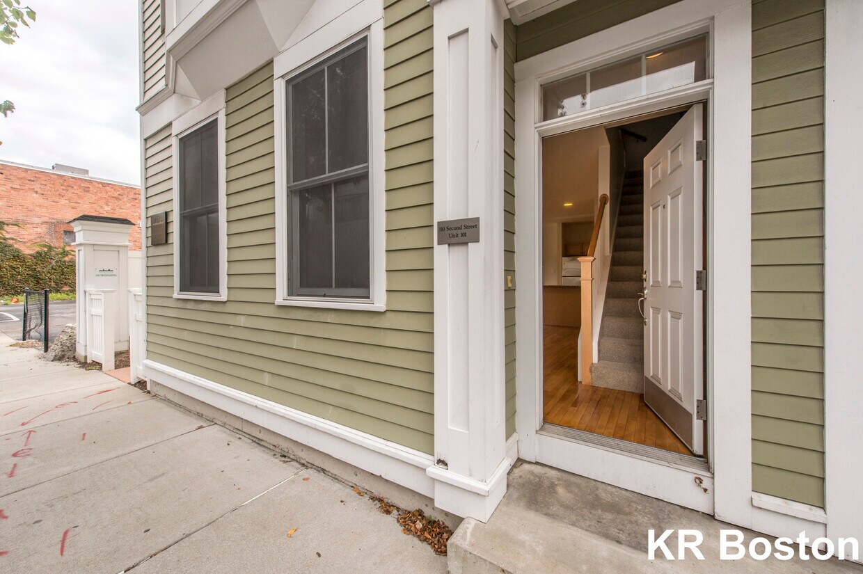 Building Photo - 133 2nd St