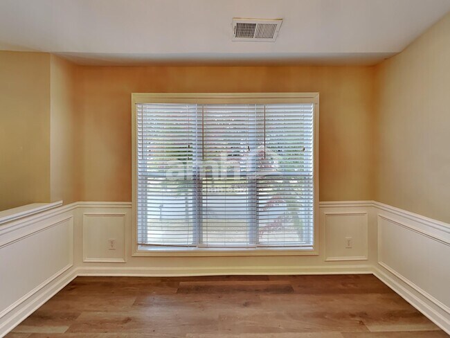 Foto del edificio - 1996 Peach Shoals Cir