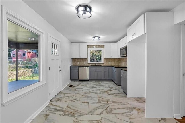 Foto del edificio - 2142 Cloverdale Dr SE