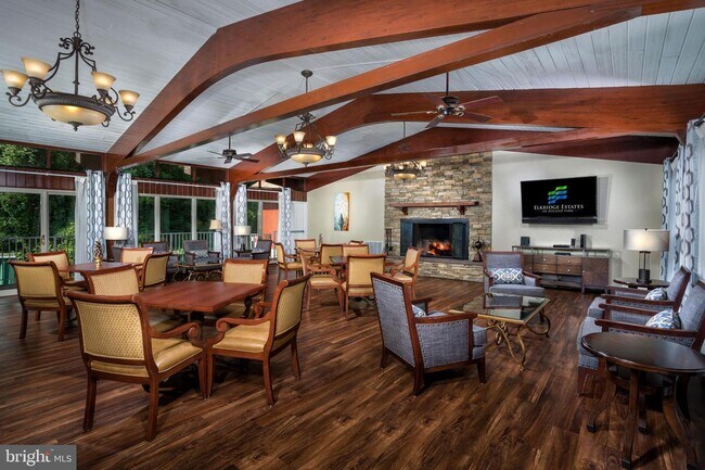 Foto del edificio - 6006 Hunt Ridge Rd