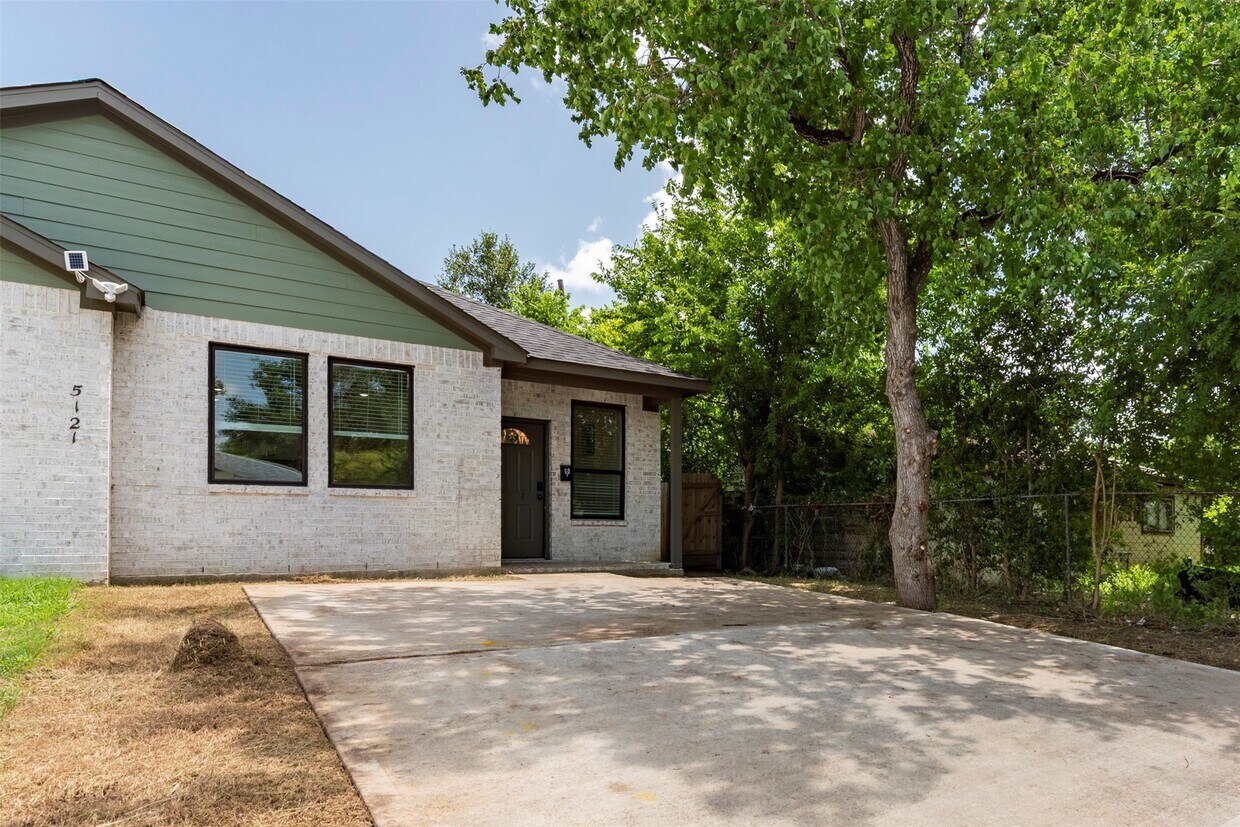 Foto principal - 5121 Southwind St