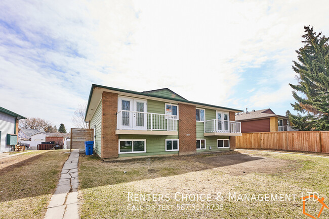 Building Photo - Pet Friendly Townhouse includes Lawn Care ...