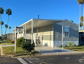 Building Photo - 52 Las Naranjas St