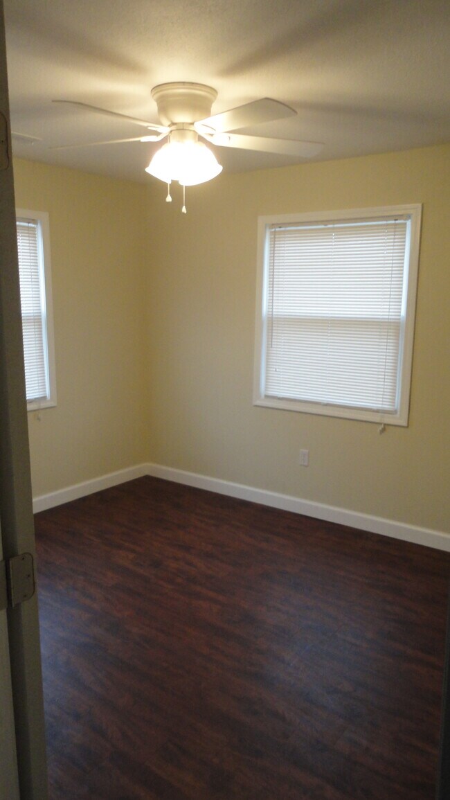 Building Photo - 108 W Garner St